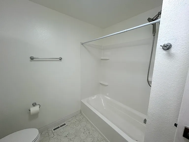 12612 NE 119th St #C6 — Photo 13