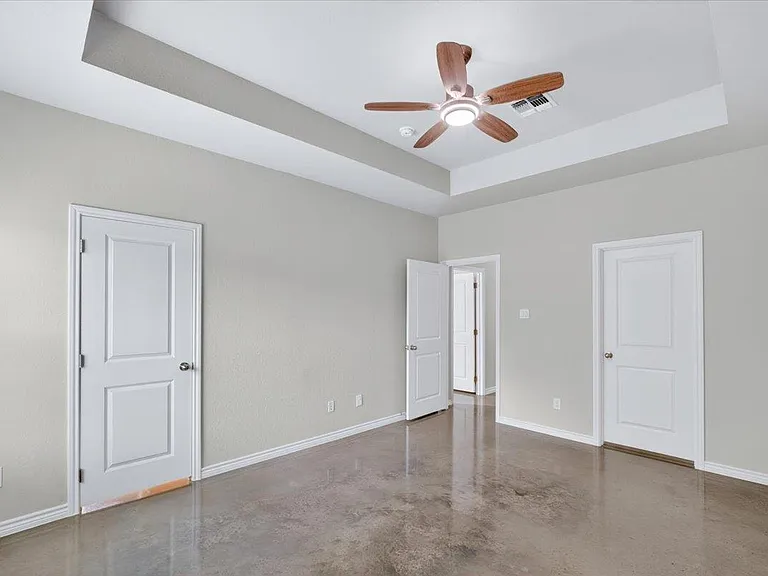 412 W Avenue C — Photo 20