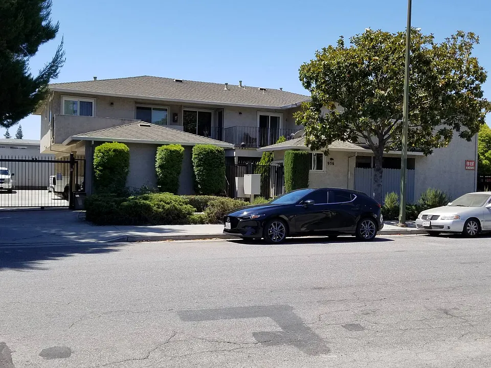 956 Paula St