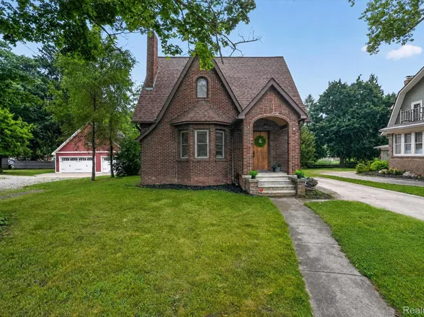 715 E Grand River Ave, Fowlerville, MI 48836