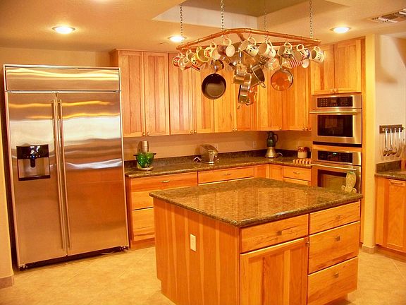 Chef's kitchen is perfect for accomodating large parties