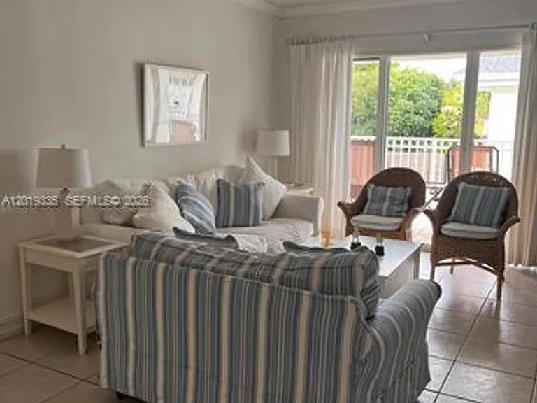 290 Sunrise Dr #208 — Photo 6
