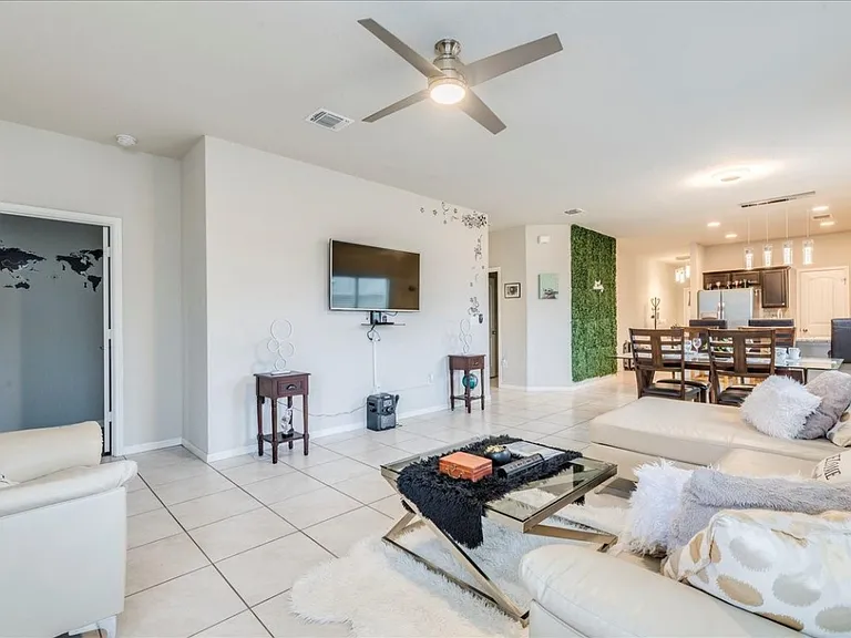 9806 Baden Ln #9806 — Photo 16