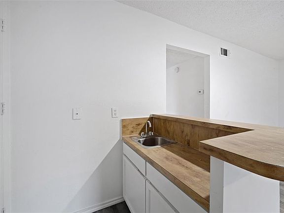 5th image of 2205 Chase Ct #2205