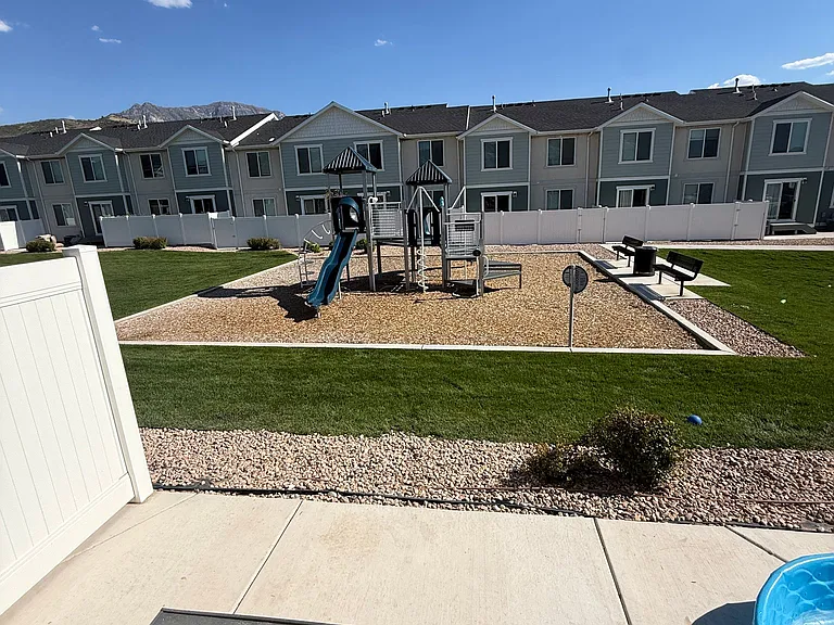 1045 W Broadleaf Dr — Photo 5
