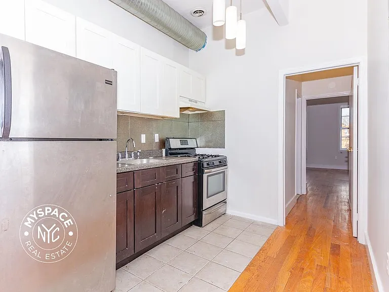 828 Halsey St #3A — Photo 3