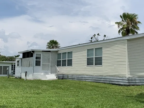 28 SE Flamenco Way, Port St Lucie, FL 34952