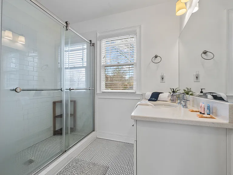 144 Holiday Ave NE — Photo 14
