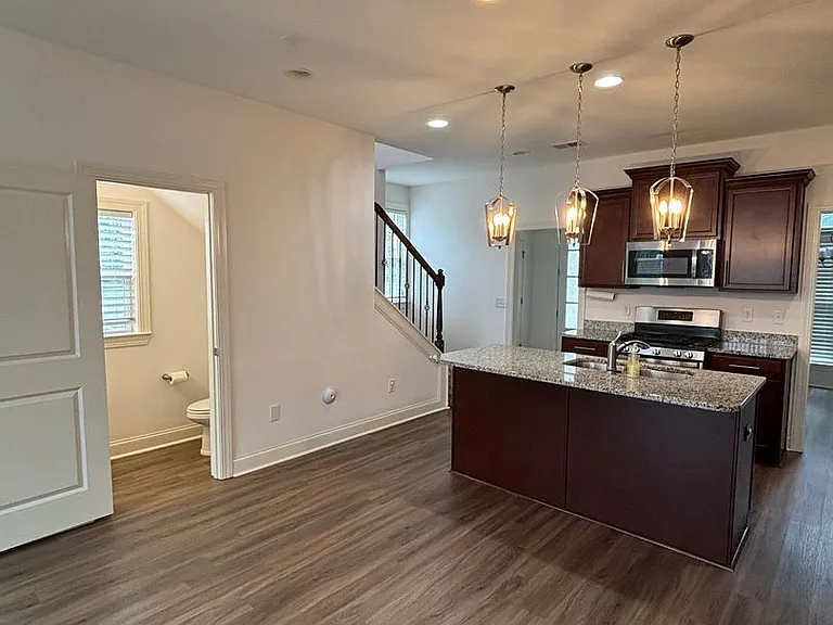 196 Silver Hill St — Photo 18