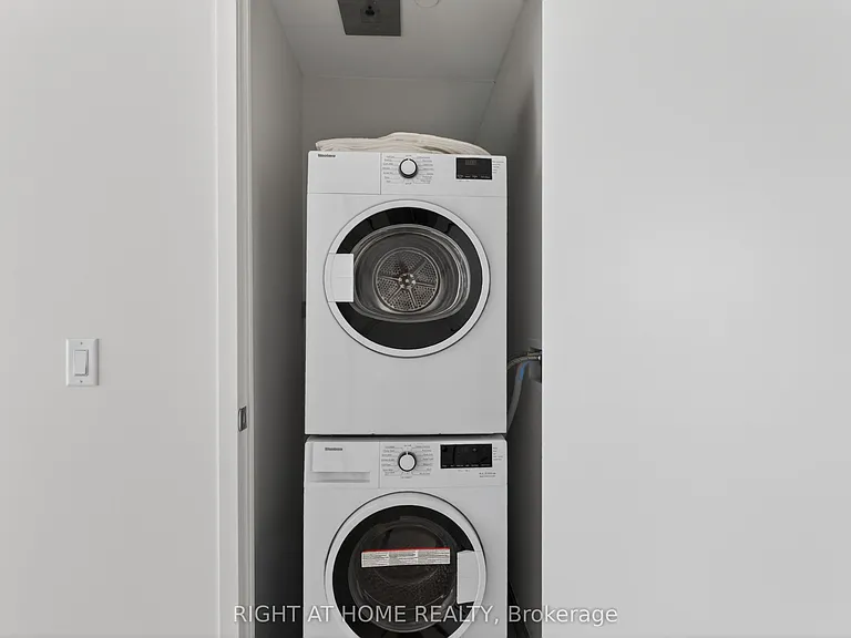 322 Dupont St #806 — Photo 4