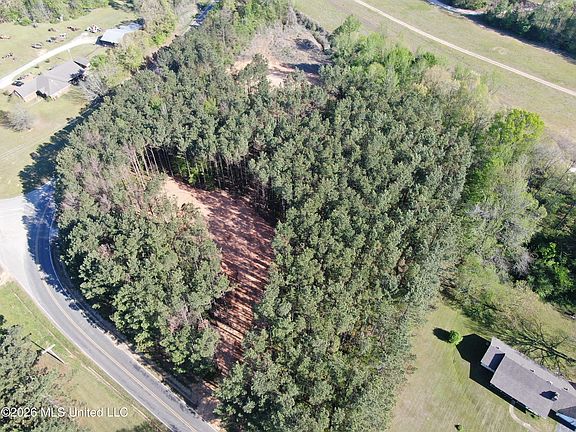 3rd image of 1501 S Slayden Rd