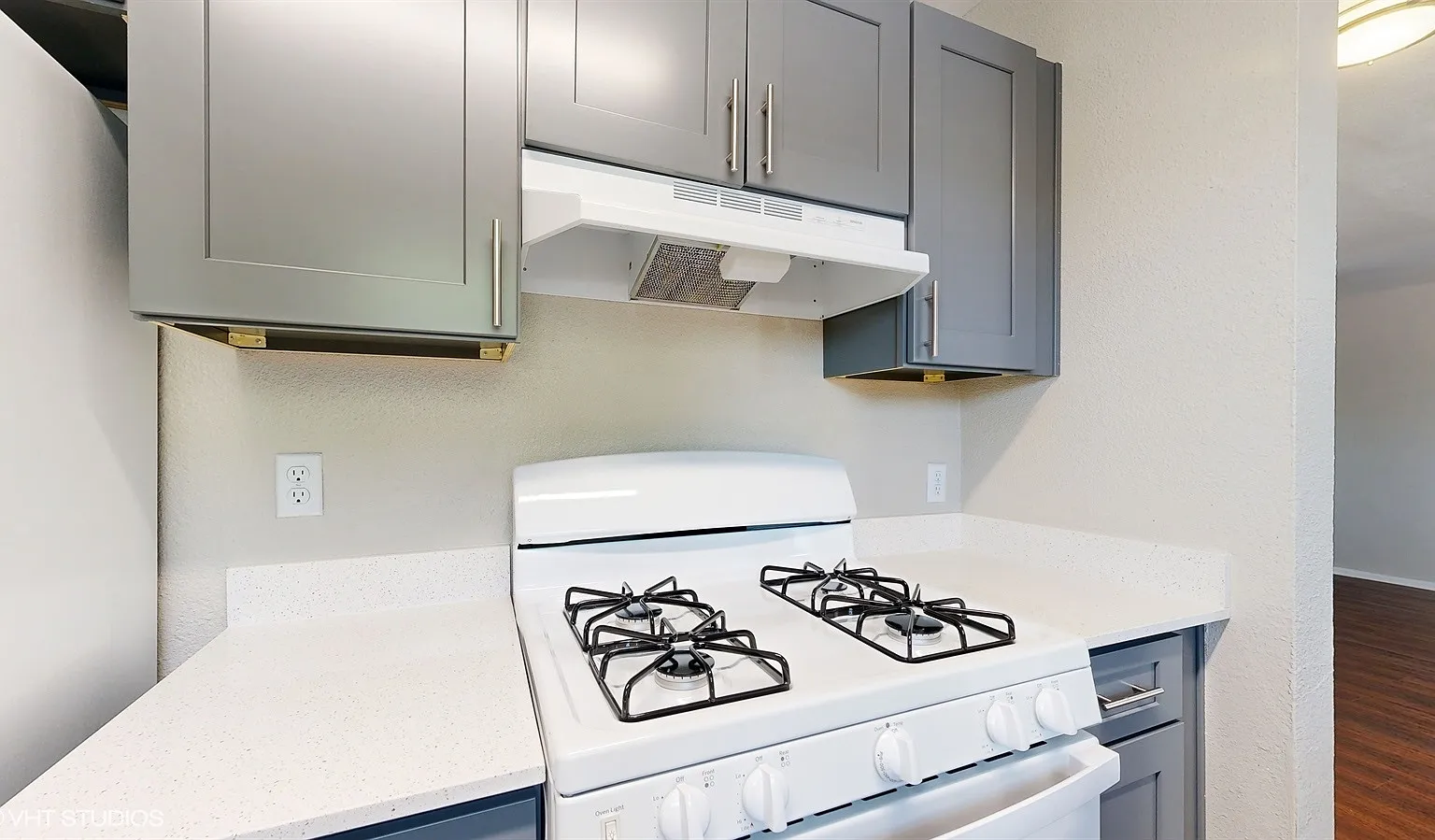 Bella Vista Apartments — Photo 1