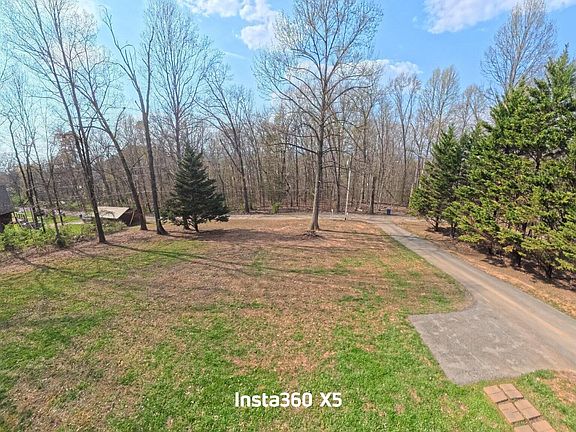 5th image of 733 Dogwood Dr