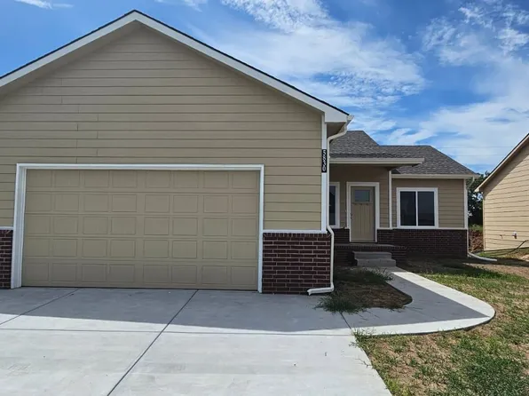 5830 N Newport Ct, Wichita, KS 67219