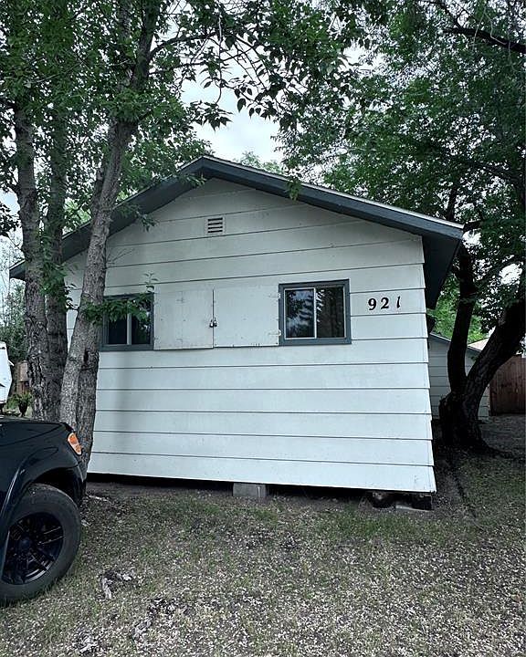 1st image of 921 Joseph CRESCENT