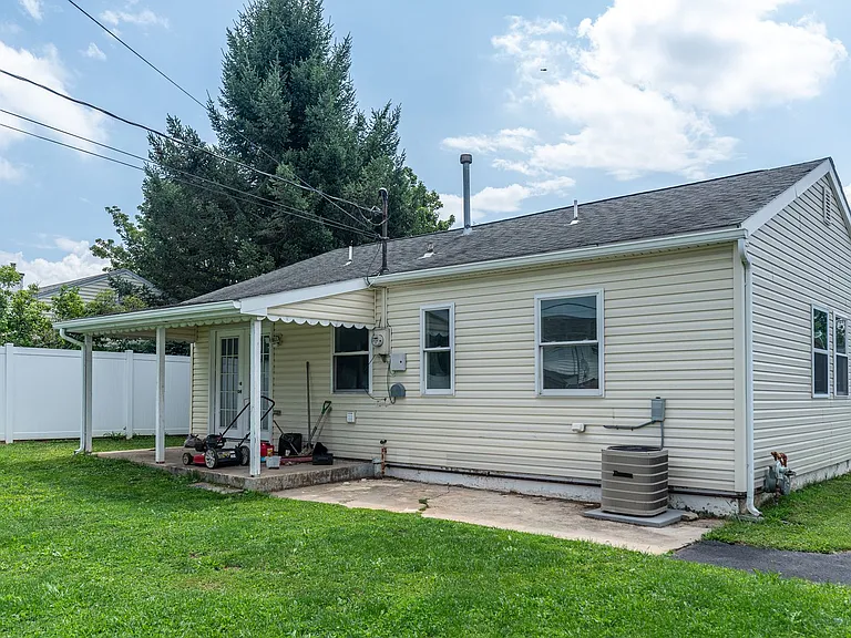 1411 E Congress St — Photo 8
