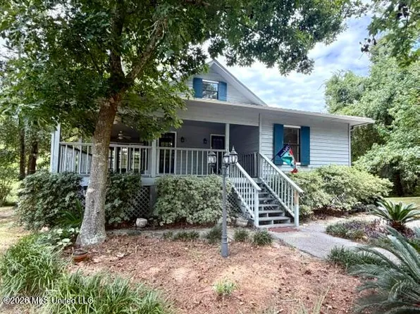 1523 Albacore Dr, Gautier, MS 39553