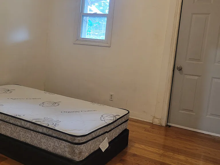 111 Oxford St #1 — Photo 10