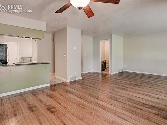 Kitchen dining area