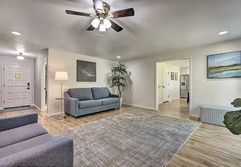 4553 S Roanoke Ave — Photo 3