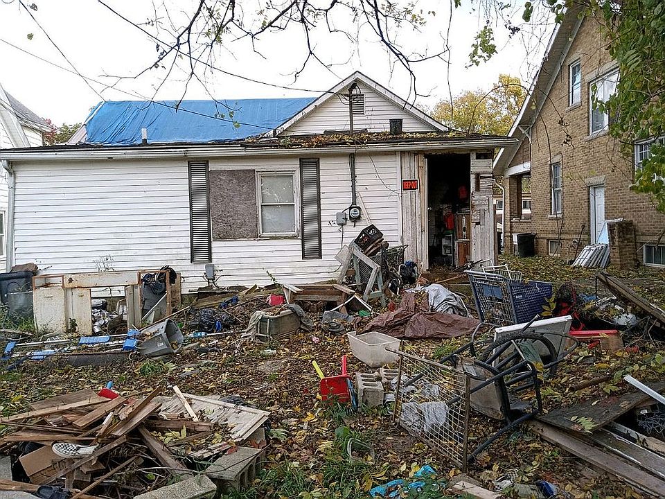 2nd image of 219 Davis St