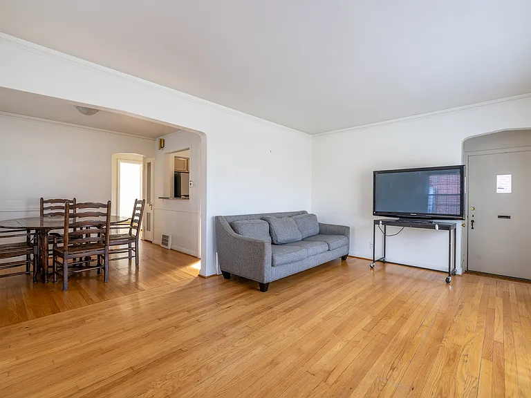1423 Hollywood Ave — Photo 2