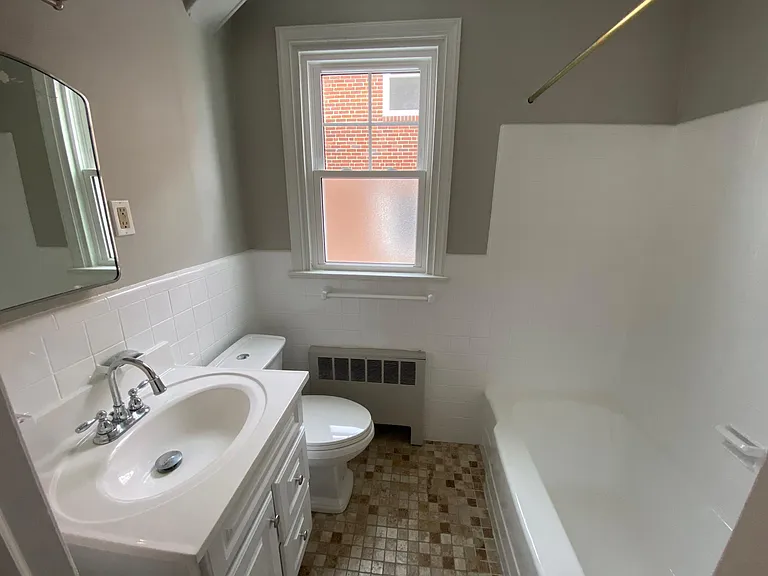W Ellet St — Photo 3