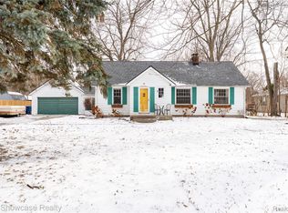 1512 Eason Rd, Waterford, MI 48328