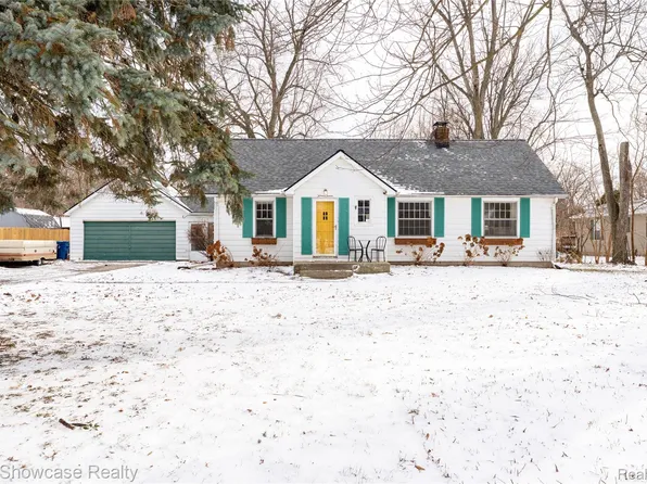 1512 Eason Rd, Waterford, MI 48328