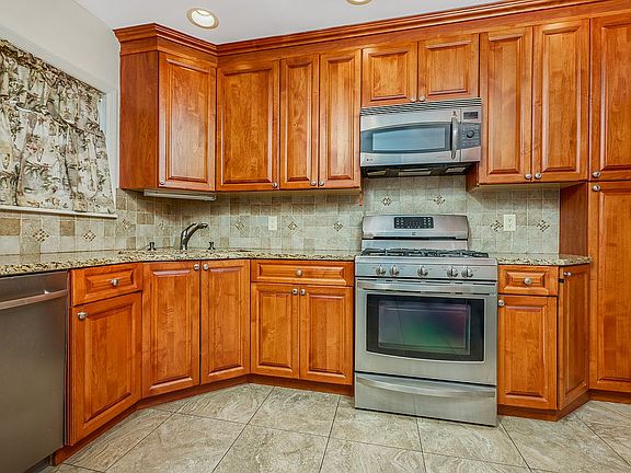 3rd image of 7326 171st St