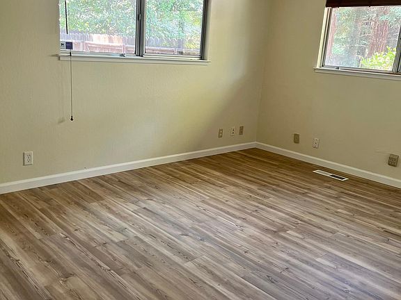 5th image of 207 W Shasta Ave