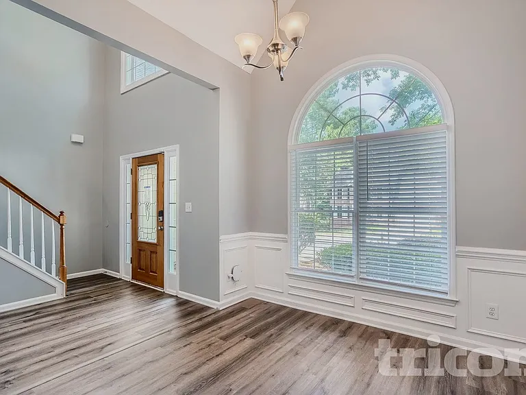 2200 Sugarbirch Dr — Photo 7