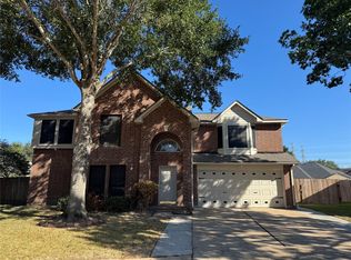 606 Oak Berry Dr, Kemah, TX 77565