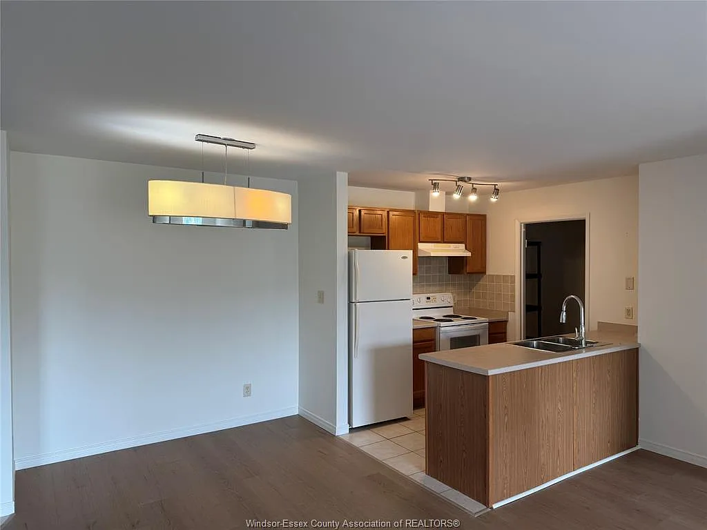 2 bed, 1.0 bath, 1100 sqft, $1,990 — Photo 3