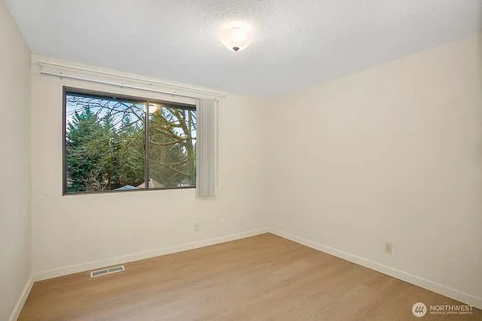 139th Pl NE — Photo 10