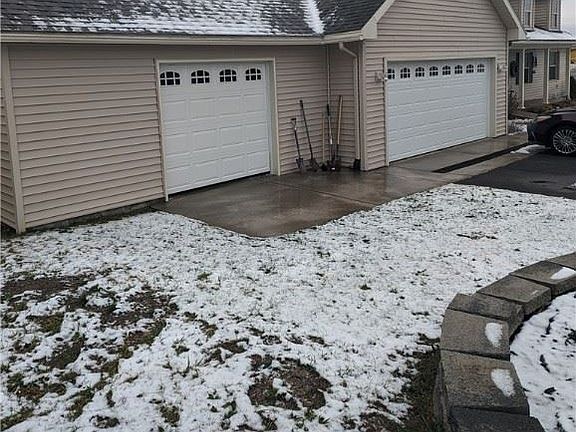 2nd image of 37 Rosewood Cir