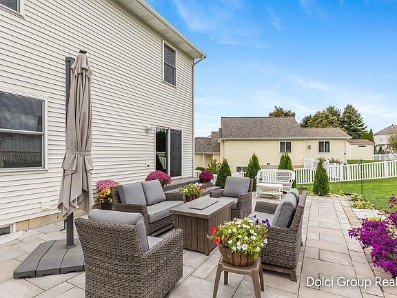 3rd image of 6591 Ravine View Rd SE