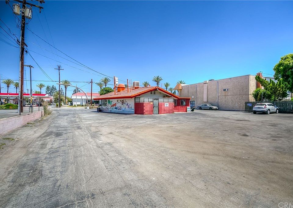 1st image of 1063 N Citrus Ave