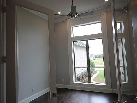 3rd image of 21529 Castle Rock Cir