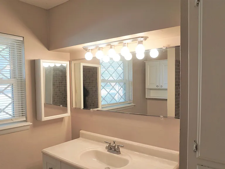 1813 Hardy Dr — Photo 8