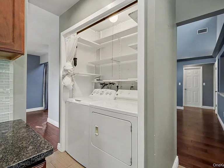 212 Old Farm Ln — Photo 10