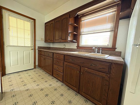 5th image of 1810 Prospect Ave
