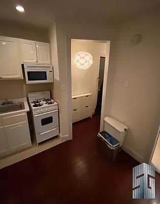 3rd image of 568 Pacific St APT 1F