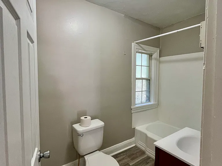 559 Charles Ave #2 — Photo 6