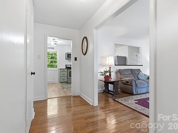 4th image of 2522 Doster Rd