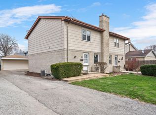 285 E 1st St, Elmhurst, IL 60126