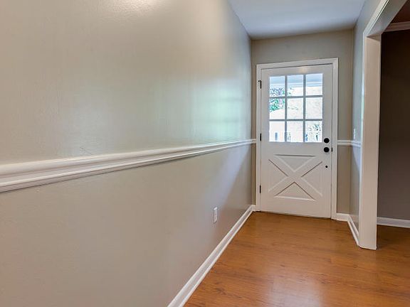 4th image of 8 Williamsburg Dr