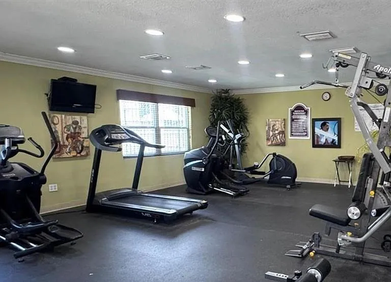 7210 N Manhattan Ave #2011 — Photo 18