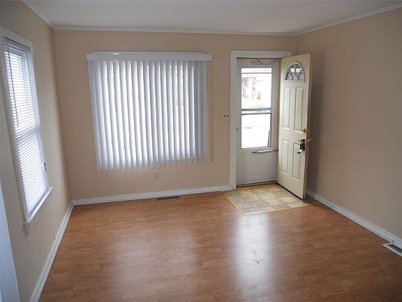 2nd image of 706 Lexington Ave