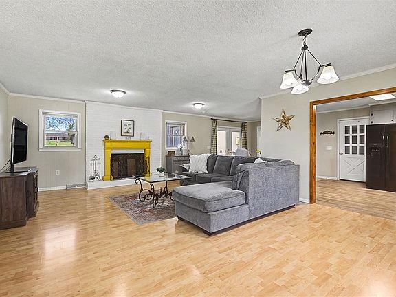 5th image of 305 Clearview Dr